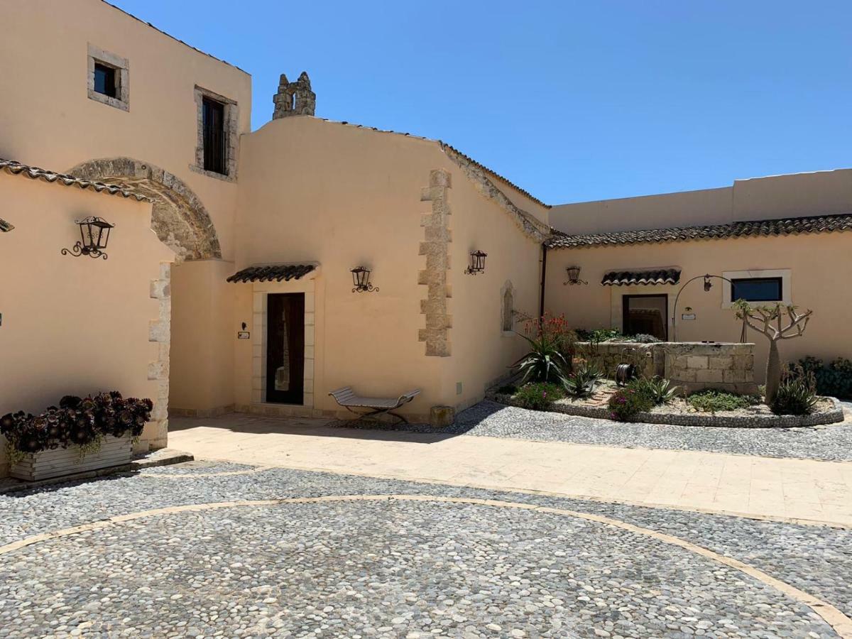 Chiusa Di Carlo Agriturismo Avola Exterior photo